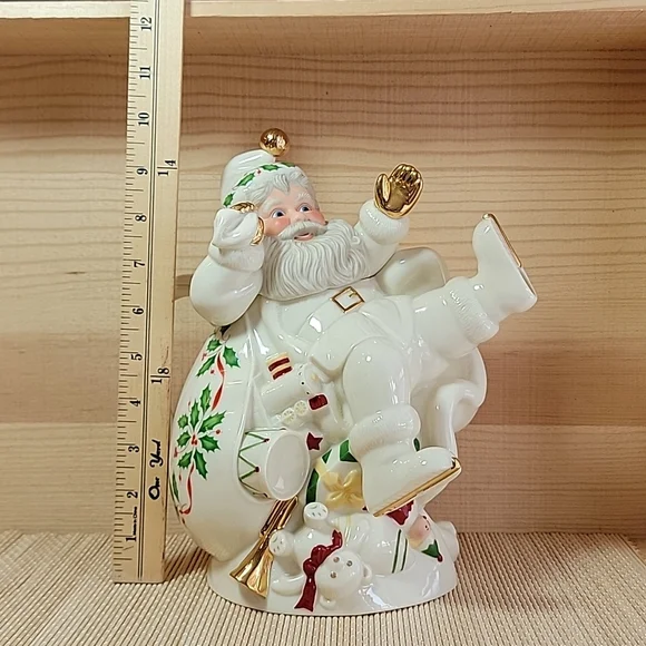 Lenox Vintage Holiday Skating Santa Teapot - Picture 7 of 10